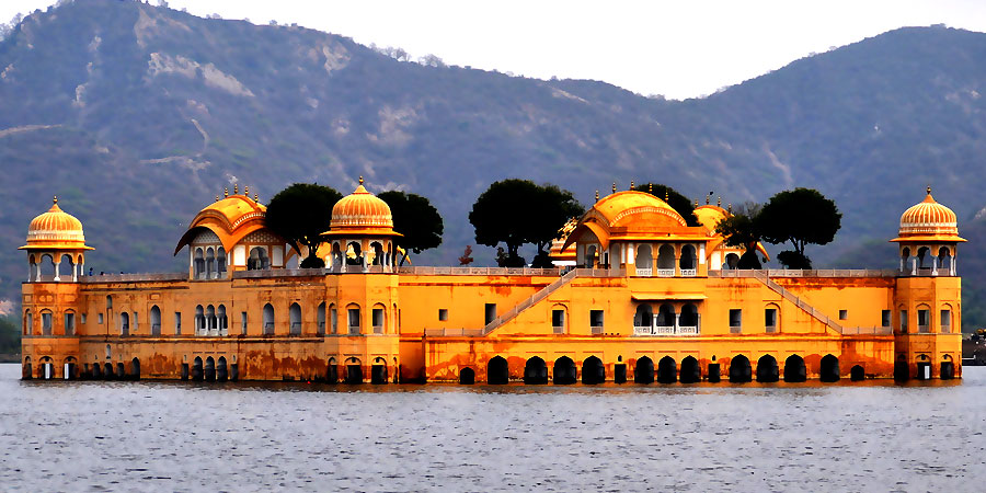 Jal Mahal Jaipur day trip with Innova Crysta from Delhi